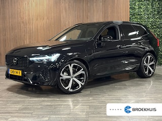 Volvo XC60 T8 AWD Recharge Ultra Dark | Bowers & Wilkins | Luchtvering | Trekhaak | 360° Camera | 455pk | Head-Up Display | Adaptieve Cruise Control | Stoelverwarming voor+achter | Stuurwielverwarming | Schuifdak | Full LED Meesturende koplampen | Pilot Assist | BLIS Dode Hoek Detectie | Black Pack; zwarte logo's voor en achter | Elektrische voorstoelen geheugen | R-Design Contour stoelen met wit stiksel en bies | Zitting verlenging voorstoelen | Lederen dashboard | 21 Inch | Google Infotainment | Keyless Drive | Elektrisch bedienbare achterklep | DAB Radio | Apple Carplay/Android Auto | Alarm Klasse III | Draadloos telefoon opladen | Volvo On Call met mobiele App functie | Onyx Black Metallic |