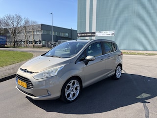 Ford B-MAX 1.0i EcoBoost Titanium 101 PK. Mooie en zuinige auto van de tweede eigenaar !!! Distributieriem en waterpomp recent vervangen !!