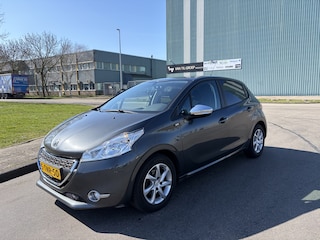 Peugeot 208 1.2 VTi Style 5-Deurs 82 PK. Mooie en zuinige auto van de eerste eigenaar !!! Distributieriem vervangen bij 110.000 KM in december 2023 !!