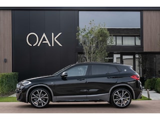 BMW X2 sDrive20i M-Sport | Navigatie | Panorama | Alcantara | Head-Up | 20"LM | Saphire Zwart