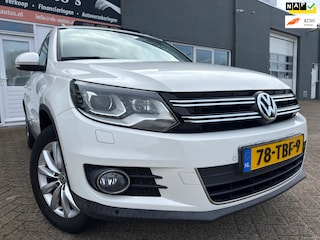 Volkswagen Tiguan 1.4 TSI Sport&Style van 2de Eig met elec panoramadak en parkeersensoren en trekhaak en navigatie en bluetooth