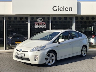 Toyota Prius 1.8 Full Hybrid Executive | Leer, Navigatie, Head up display, Stoelverwarming, Adaptive cruise control