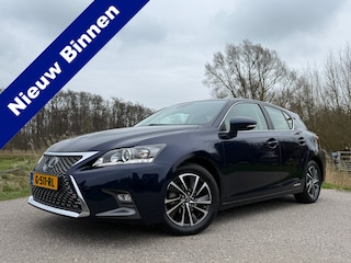 Lexus CT 200h Business Line Automaat | Camera | Apple CarPlay/Android Auto | Navi | Trekhaak | 16" Velgen | Clima | PDC | Cruise |