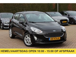 Ford Fiesta 1.0 EcoBoost Titanium Automaat / 52.185 km / Trekhaak / Camera / CarPlay / 16'' / Navigatie / Parkeerhulp V+A / DAB / Getint glas / Cruise Control