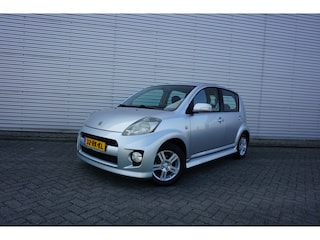 Daihatsu Sirion 2 1.3-16V Comfort Airco / Cruise / Parkeers. / Elektr. ramen / Lm velgen / NAP