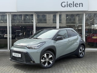 Toyota Aygo 1.5 Hybrid Pulse Plus | Tarragon, Bi-Tone, Stoelverwarming, Climate control, Startknop, LED, 17 inch
