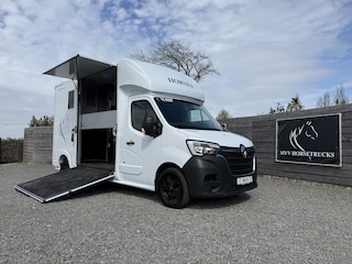 Renault Master PAARDENWAGEN | HORSETRUCK | ROELOFSEN | STALLION 3XL | 2024 | HENGST | 56.320KM | LEER | CAMERA | 165PK | 3-SEAT | BELGISCH KENTEKEN