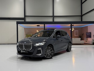 BMW 2-serie Tourer M-Pakket | HUD | Pano | 360° | Leder | Stoelverw. | Trekhaak
