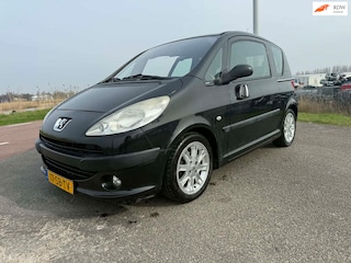Peugeot 1007 1.4 Gentry super leuke auto, apk , garantie en kleine beurt !