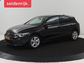 Volkswagen Golf 1.0 eTSI Life | Camera | Massage | Carplay | Adaptive cruise | Memory | Navigatie | Sfeerverlichting | Side Assist | File Assistent | Climate control | Park Assist | Getint glas