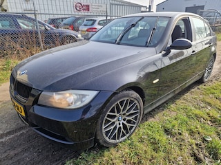 BMW 318i High Executive