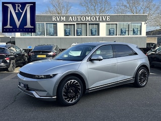 Hyundai Ioniq 5 Lounge 84 kWh SOH 100%| NIEUWE AUTO 45KM!!| VAN €60.000,- NU VOOR SLECHTS €45.877,- Uw LENTEVOORDEEL €14.123,-| ELEK. STOELEN MET MEMORY| WARMTEPOMP| BOSE AUDIO| HEAD-UP DISPLAY| STOELVERWARMING+ VENTILATIE| ACHTERBANK VERWARMD| SUPER COMPLEET!|