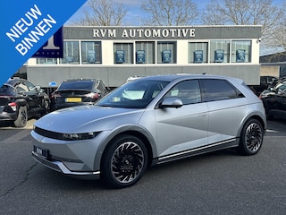 Hyundai Ioniq 5 Lounge 84 kWh SOH 100%| NIEUWE AUTO 45KM!!| VAN €60.000,- NU VOOR SLECHTS €45.877,- Uw LENTEVOORDEEL €14.123,-| ELEK. STOELEN MET MEMORY| WARMTEPOMP| BOSE AUDIO| HEAD-UP DISPLAY| STOELVERWARMING+ VENTILATIE| ACHTERBANK VERWARMD| SUPER COMPLEET!|