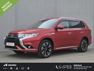 Mitsubishi Outlander 2.4 PHEV Intense+ Automaat / Dealer onderhouden / Trekhaak afneembaar / Glazen schuif- en kanteldak / Trekgewicht 1500 kg / Stuur- & Stoelverwarming / Rondomzicht camera / Keyless Entry/Start / Adaptief cruise control /