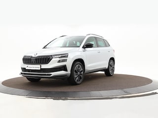 Skoda Karoq 1.5TSI/150PK DSG ACT Sportline · Camera · Elek. Trekhaak · Elek. Achterklep · Apple/Android Car Play · Navigatie · 18'' Inch · Garantie t/m 27-02-2029 of 60.000km