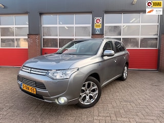 Mitsubishi Outlander 2.0 PHEV instyle+, Leer, zonne dak, trekhaak, extra dakdragers NAP!!!