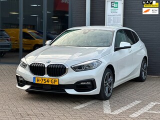 BMW 118i Executive Edition/NAVI/CARPLAY/LED/NL AUTO NAP!!