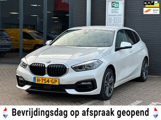 BMW 118i Executive Edition/NAVI/CARPLAY/LED/NL AUTO NAP!!