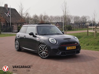 Mini Mini/Clubman/Cabrio 2.0 Chili | 231 PK | Panoramadak | Head-Up Display | Harman Kardon | Camera | Automaat |