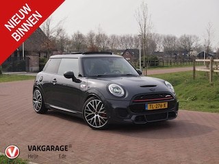 Mini Mini/Clubman/Cabrio 2.0 Chili | 231 PK | Panoramadak | Head-Up Display | Harman Kardon | Camera | Automaat |