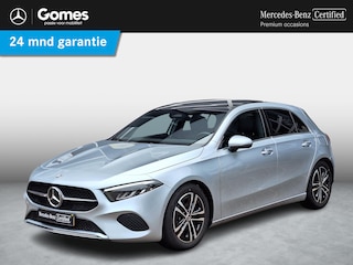 Mercedes-Benz A-klasse 180 Star Edition Luxury | Panoramadak | Trekhaak | Achteruitrijcamera | Dodehoekassistent | Donkergetint Glas Achter | Sfeerverlichting | Stoelverwarming | Keyless-GO | Parkeersensoren | Elektrisch Inklapbare Buitenspiegels
