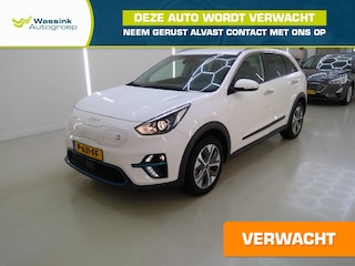 Kia Niro e-Niro 64kWh 204pk Automaat Edition | Stoelverwarming | SoH 100% | Navigatie | Parkeercamera | Climate control |