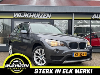 BMW X1 SDrive18i Executive Automaat met Climate !!! Leder !!! Carplay !!! Unieke km stand !!!