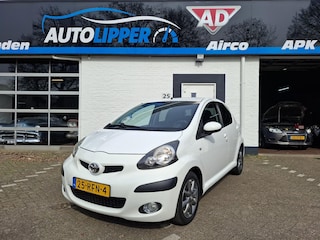 Toyota Aygo 1.0-12V Dynamic Navigator /Nieuwe apk bij afleverin/All season banden/Lm velgen/Airco/Navigatie