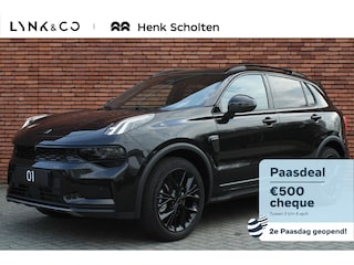 Lynk & Co 01 1.5 More | Panoramadak met schuif-/kantelfunctie | 360 Graden camera | Actieve LED Koplampen | Premium Audio By Harman Kardon | Sfeerverlichting | Dodehoekassistent | Adaptieve Cruise Control | Stuurverwarming | Stoelverwarming | Bestuurdersstoel met geheugen | Getint glas | Elektrisch bedienbare achterklep | Draadloos telefoonoplader