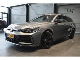 Volkswagen Passat Variant 2.0 TDI 3X R-LINE head up pano trekhaak 18 inch 150 pk !!