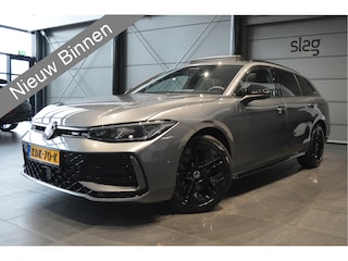 Volkswagen Passat Variant 2.0 TDI 3X R-LINE head up pano trekhaak 18 inch 150 pk !!