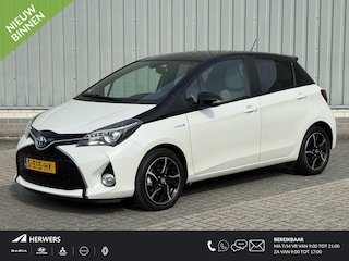 Toyota Yaris 1.5 Hybrid Dynamic Bi-Tone / Dealer Onderhouden / Fabrieksgarantie t/m 07-2027 / Navigatie / Camera / Cruise Control / Bluetooth / Climate Control / Keyless /