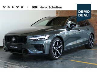 Volvo V60 T8 Plug-in hybrid AWD Ultra Dark | Head-Up Display | Panoramadak | 360° Parkeercamera | Privacy Glass | Stoelverwarming | Stuurwielverwarming | 19'' Lichtmetalen velgen | Google Infotainment | Parkeersensoren voor + achter