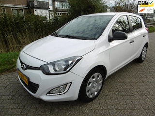 Hyundai i20 1.2i 86pk 4-Cil. 5-deurs Airco SCHADE DEUR EXPORT / HANDELSAUTO