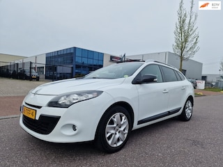 Renault Mégane Estate 1.5 dCi Parisienne PANO NAVI CRUISE TREKHAAK 2 X SLEUTELS
