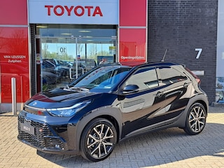Toyota Aygo HYBRID 115 GR-SPORT NIEUW IN DE SHOWROOM DIRECT LEVERBAAR 18'' LM-VELGEN PDC STOELVERWARMING AD-CRUISE