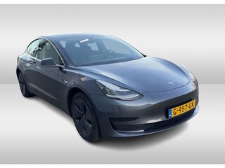 Tesla Model 3 Standard RWD Plus 60 kWh / Autopilot / Panoramadak / Camera / Premium Audio / 18'' / Leder / Stoelverwarming