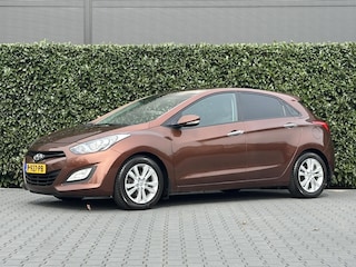 Hyundai i30 1.6 GDI i-Vision, NAVI, CAMERA, DAB+, PDC, LED, CRUISE CONTROL, CLIMATE CONTROL, STOELVERWARMING, LICHTMETAAL 16"