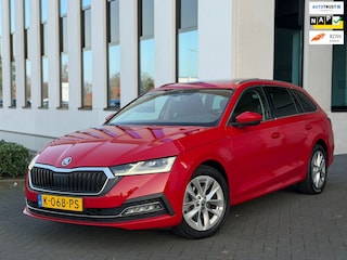 Skoda Octavia Combi 1.0 e-TSI AUTOMAAT Business Edition Plus, panoramadak, trekhaak, stoelverwarming, 1 e eigenaar, NL auto nap