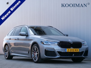 BMW 5-serie Touring 530e xDrive Business Edition Plus 292 Pk Automaat Navi / DAB / Apple Carplay / Leer / Pano-dak / HUD / M-pakket