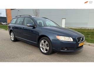 Volvo V70 2.5T Momentum in nette staat!