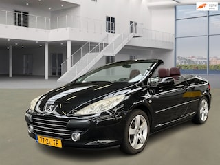 Peugeot 307 CC 2.0-16V CABRIO AUT CARPLAY LEDER PSENSOR NAVI CRUISE TREKHAAK 2 X SLEUTELS