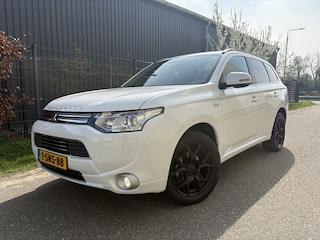 Mitsubishi Outlander 2.0 PHEV Instyle / AUTOMAAT / LEER / SCHUIFDAK / 162dkm! NAP!