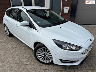 Ford Focus 1.0 Titanium / Navi / PDC / Clima / 17 inch / Keyless