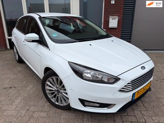 Ford Focus 1.0 Titanium / Navi / PDC / Clima / 17 inch / Keyless