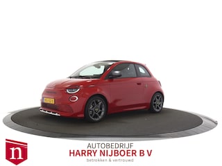 Fiat 500 Abarth Urban 42 kWh Camera / maar 11 km / Navigatie