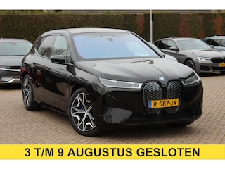 BMW iX xDrive40 Executive 77 kWh / Trekhaak / Panoramadak / 360Camera / Luchtvering / Harman Kardon / 22'' / CarPlay / DAB / Dodehoek / ACC