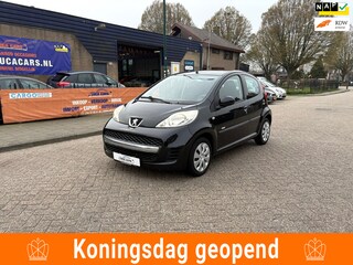 Peugeot 107 1.0-12V Millesim 200 AIRCO + NIEUWE APK!