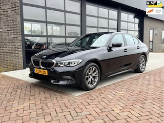 BMW 318i Executive Edition | Navi | M sportstuur | Carplay |