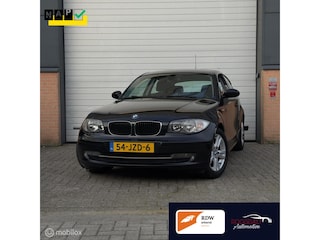 BMW 118i Business Line E81/ APK /RIJDT SCHAKELT GOED